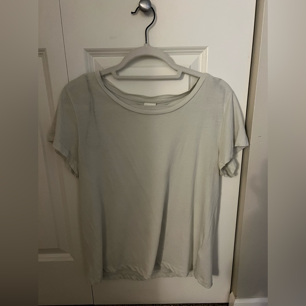 H & M short sleeve